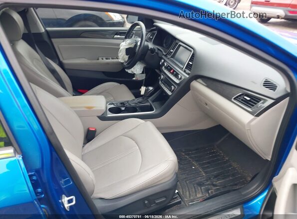 5NPE34AF2JH605424 2018 HYUNDAI SONATA Синий Вид салона спереди