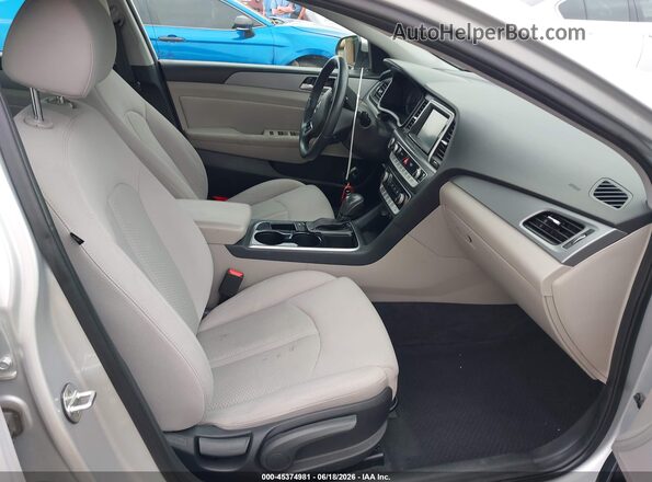 5NPE34AF2JH620795 2018 HYUNDAI SONATA Silver Սալոնի դիմացի տեսք
