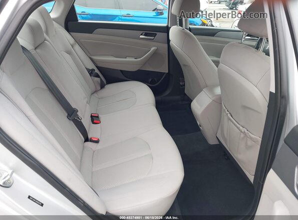 5NPE34AF2JH620795 2018 HYUNDAI SONATA Silver VIN կոդի պիտակի տեսք