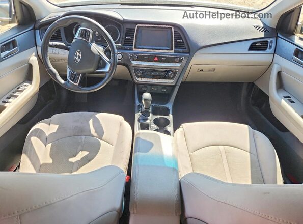 5NPE34AF2JH687137 2018 HYUNDAI SONATA White წინა პანელის ხედი