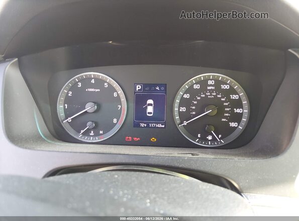 5NPE34AF3HH579233 2017 HYUNDAI SONATA Red Widok tylnych siedzeń