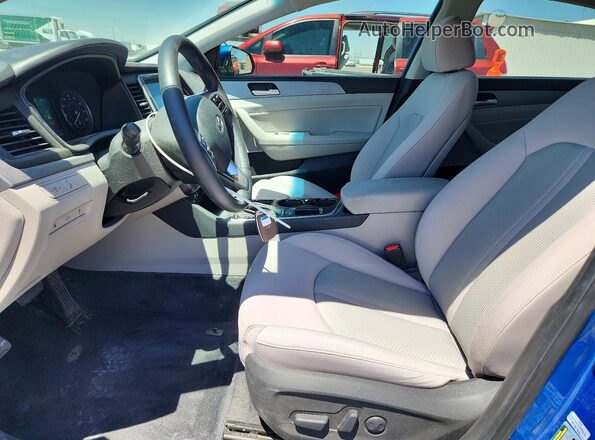 5NPE34AF3JH636665 2018 HYUNDAI SONATA Blue Front interior view