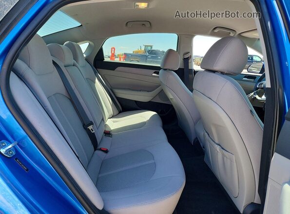 5NPE34AF3JH636665 2018 HYUNDAI SONATA Blue Rear seats view