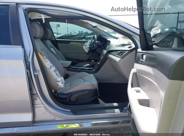 5NPE34AF4HH457724 2017 HYUNDAI SONATA Gray Widok wnętrza z przodu