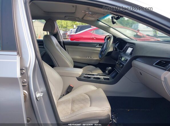 5NPE34AF4HH510406 2017 HYUNDAI SONATA Silver Front interior view