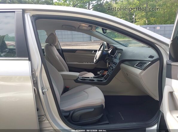 5NPE34AF4HH529425 2017 HYUNDAI SONATA Silver Widok wnętrza z przodu