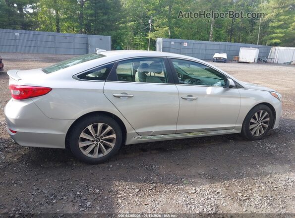 5NPE34AF4HH529425 2017 HYUNDAI SONATA Silver Widok wnętrza z tyłu