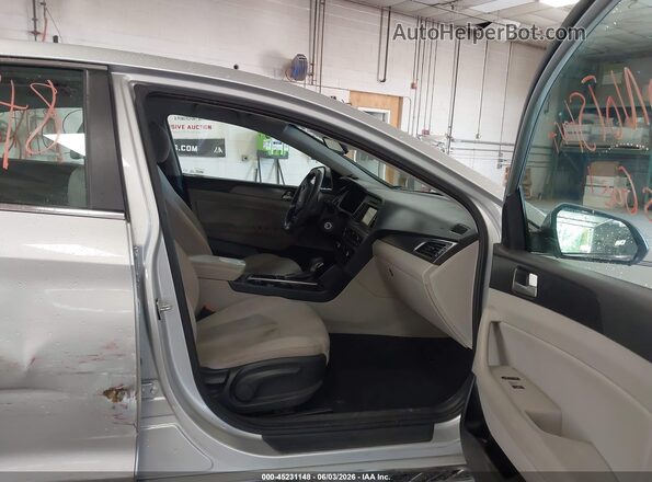 5NPE34AF5GH288179 2016 HYUNDAI SONATA Серебряный Вид салона спереди