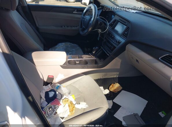 5NPE34AF5HH485631 2017 HYUNDAI SONATA White Front interior view