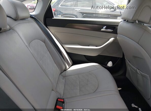 5NPE34AF5HH566581 2017 HYUNDAI SONATA Silver VIN կոդի պիտակի տեսք