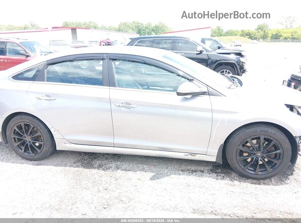 5NPE34AF5HH566581 2017 HYUNDAI SONATA Silver Սալոնի հետևի տեսք