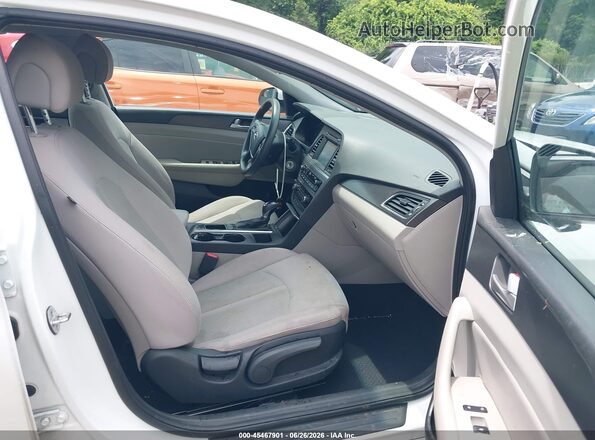 5NPE34AF5HH575054 2017 HYUNDAI SONATA White წინა სალონის ხედი