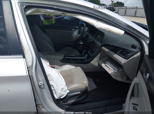 5NPE34AF7HH474968 2017 HYUNDAI SONATA Silver Vista interior delantera