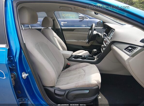 5NPE34AF7JH597496 2018 HYUNDAI SONATA Blue Вид салону спереду