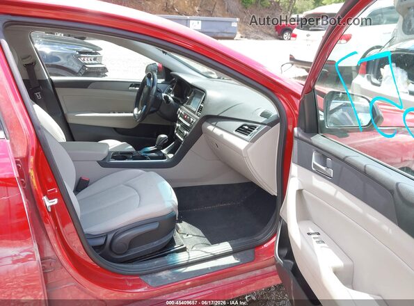 5NPE34AF7JH634515 2018 HYUNDAI SONATA Red Front interior view