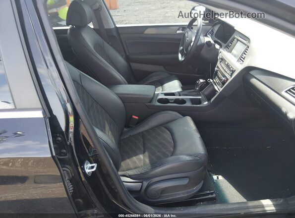5NPE34AF8HH593158 2017 HYUNDAI SONATA Black Вид салону спереду