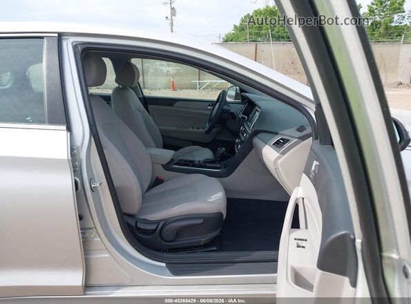 5NPE34AF8JH638458 2018 HYUNDAI SONATA SEL Silver Вид салону спереду
