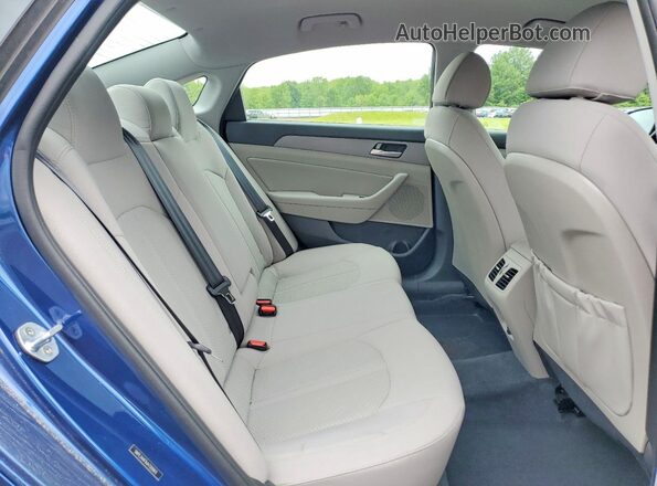 5NPE34AF8JH720965 2018 HYUNDAI SONATA Blue Rear seats view