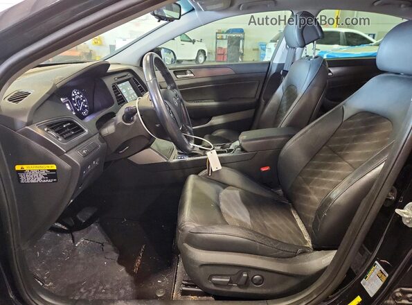 5NPE34AF9HH453877 2017 HYUNDAI SONATA Black Front interior view