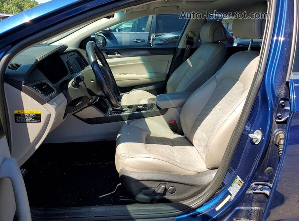 5NPE34AF9HH520140 2017 HYUNDAI SONATA Blue Вид салону спереду