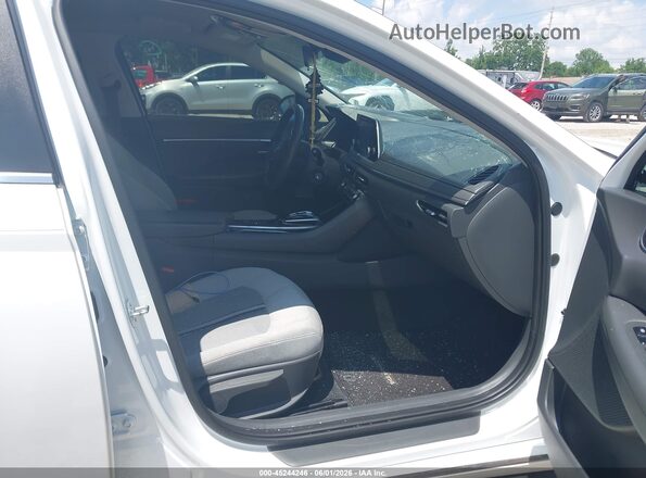 5NPEG4JA3NH133605 2022 HYUNDAI SONATA White Widok wnętrza z przodu