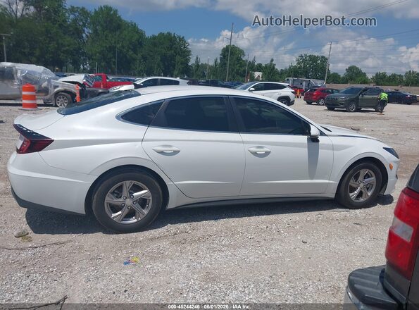 5NPEG4JA3NH133605 2022 HYUNDAI SONATA White Widok wnętrza z tyłu