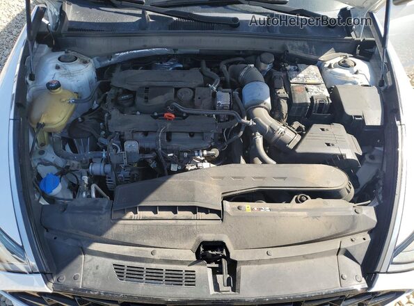 5NPEH4J28MH095826 2021 HYUNDAI SONATA White Widok wnętrza z tyłu