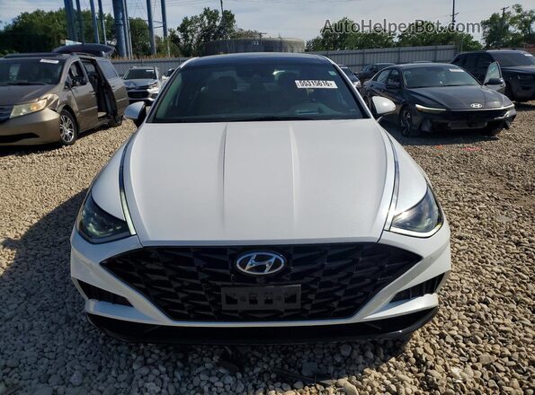 5NPEH4J28MH095826 2021 HYUNDAI SONATA White Widok z przodu