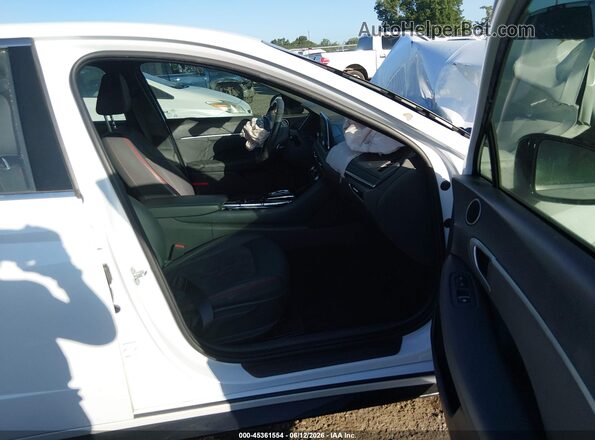 5NPEJ4J22LH024690 2020 HYUNDAI SONATA White Widok wnętrza z przodu