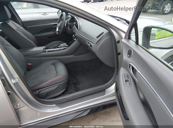 5NPEJ4J24NH142016 2022 HYUNDAI SONATA Silver Front interior view