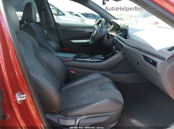 5NPEK4JC8MH126020 2021 HYUNDAI SONATA Red Widok wnętrza z przodu