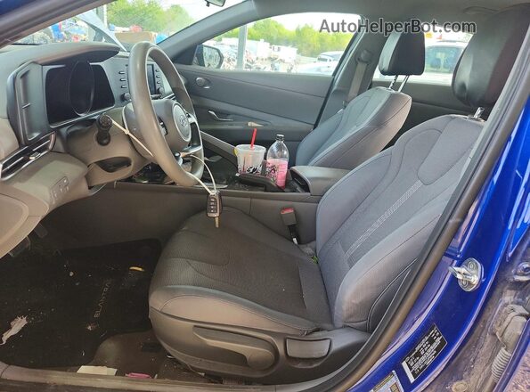 5NPLL4AG3PH094606 2023 HYUNDAI ELANTRA Синий Вид салона спереди