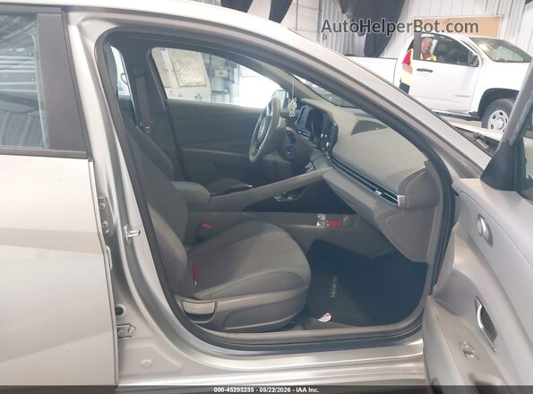 5NPLL4AG5MH047248 2021 HYUNDAI ELANTRA Silver წინა სალონის ხედი