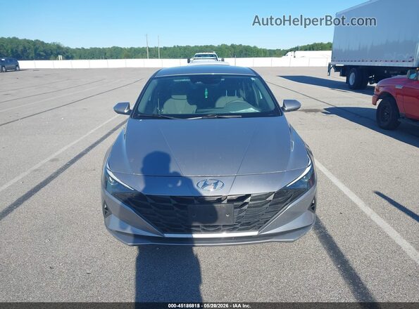5NPLL4AG6MH047257 2021 HYUNDAI ELANTRA Серебряный Вид задней части салона