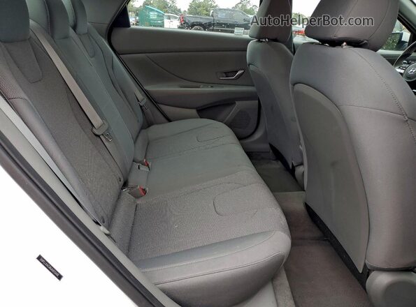 5NPLL4AG8MH013448 2021 HYUNDAI ELANTRA White 