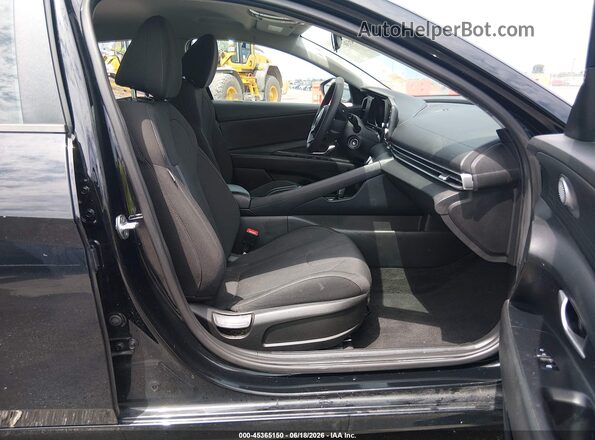 5NPLL4AGXNH060708 2022 HYUNDAI ELANTRA Черный Вид салона спереди