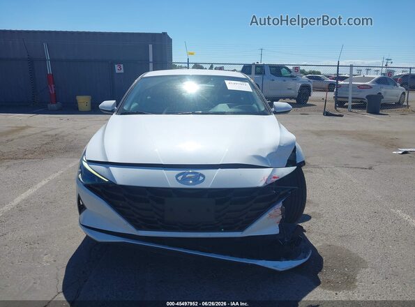 5NPLM4AG0NH065235 2022 HYUNDAI ELANTRA White ხელსაწყოთა პანელის ხედი