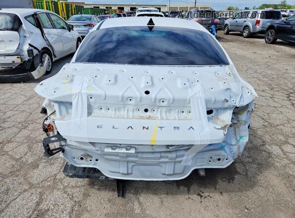 5NPLM4AG1MH008170 2021 HYUNDAI ELANTRA White Вид ззаду