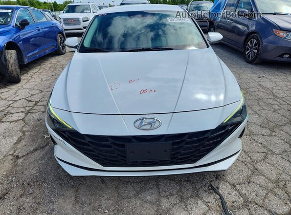5NPLM4AG1MH008170 2021 HYUNDAI ELANTRA White Вид спереду