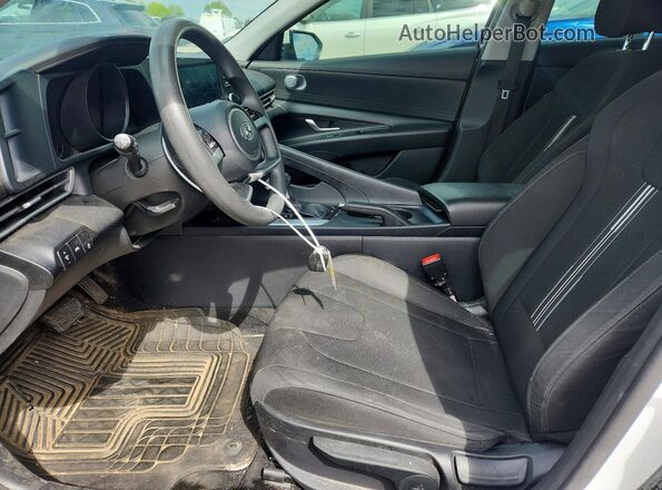 5NPLM4AG1MH008170 2021 HYUNDAI ELANTRA White Вид салону спереду