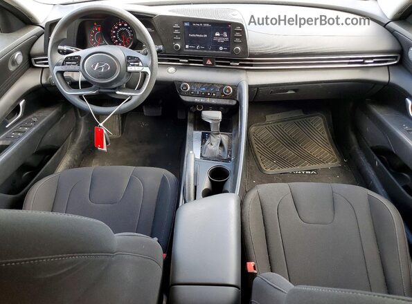 5NPLM4AG1MH038415 2021 HYUNDAI ELANTRA Silver 