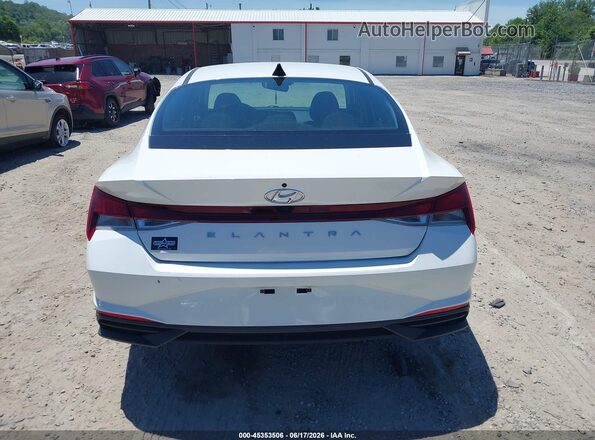 5NPLM4AG1NH067818 2022 HYUNDAI ELANTRA White 