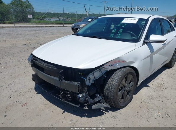5NPLM4AG1NH067818 2022 HYUNDAI ELANTRA White Вид спереду