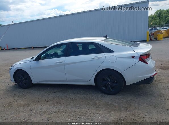 5NPLM4AG1PH117393 2023 HYUNDAI ELANTRA White 360 interior view