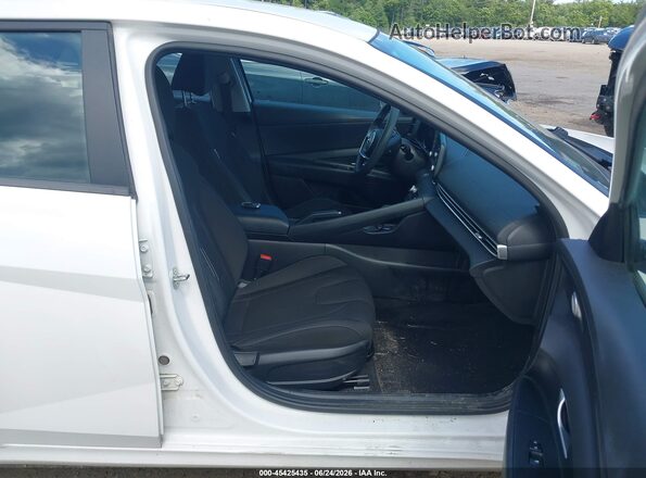 5NPLM4AG1PH117393 2023 HYUNDAI ELANTRA White Front interior view