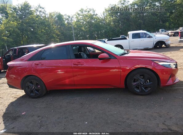 5NPLM4AG2MH000255 2021 HYUNDAI ELANTRA Red Вид задньої частини салону