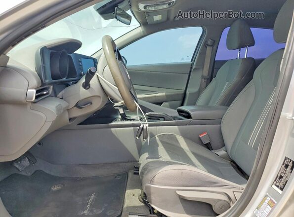 5NPLM4AG3NH061485 2022 HYUNDAI ELANTRA Silver 