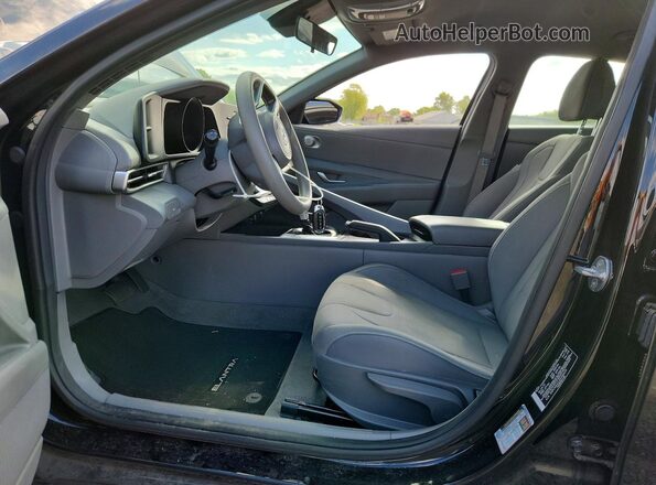 5NPLM4AG3PH106539 2023 HYUNDAI ELANTRA Black Widok wnętrza z przodu