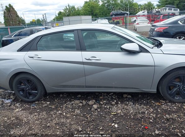 5NPLM4AG4PH091646 2023 HYUNDAI ELANTRA Silver Vista interior trasera