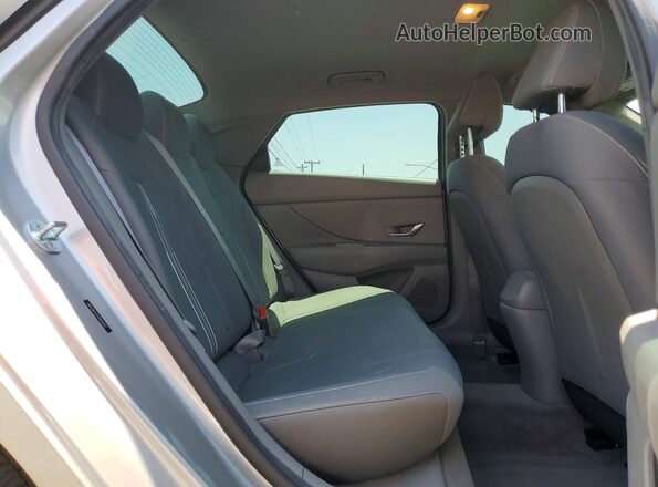 5NPLM4AG5NH064517 2022 HYUNDAI ELANTRA Silver 